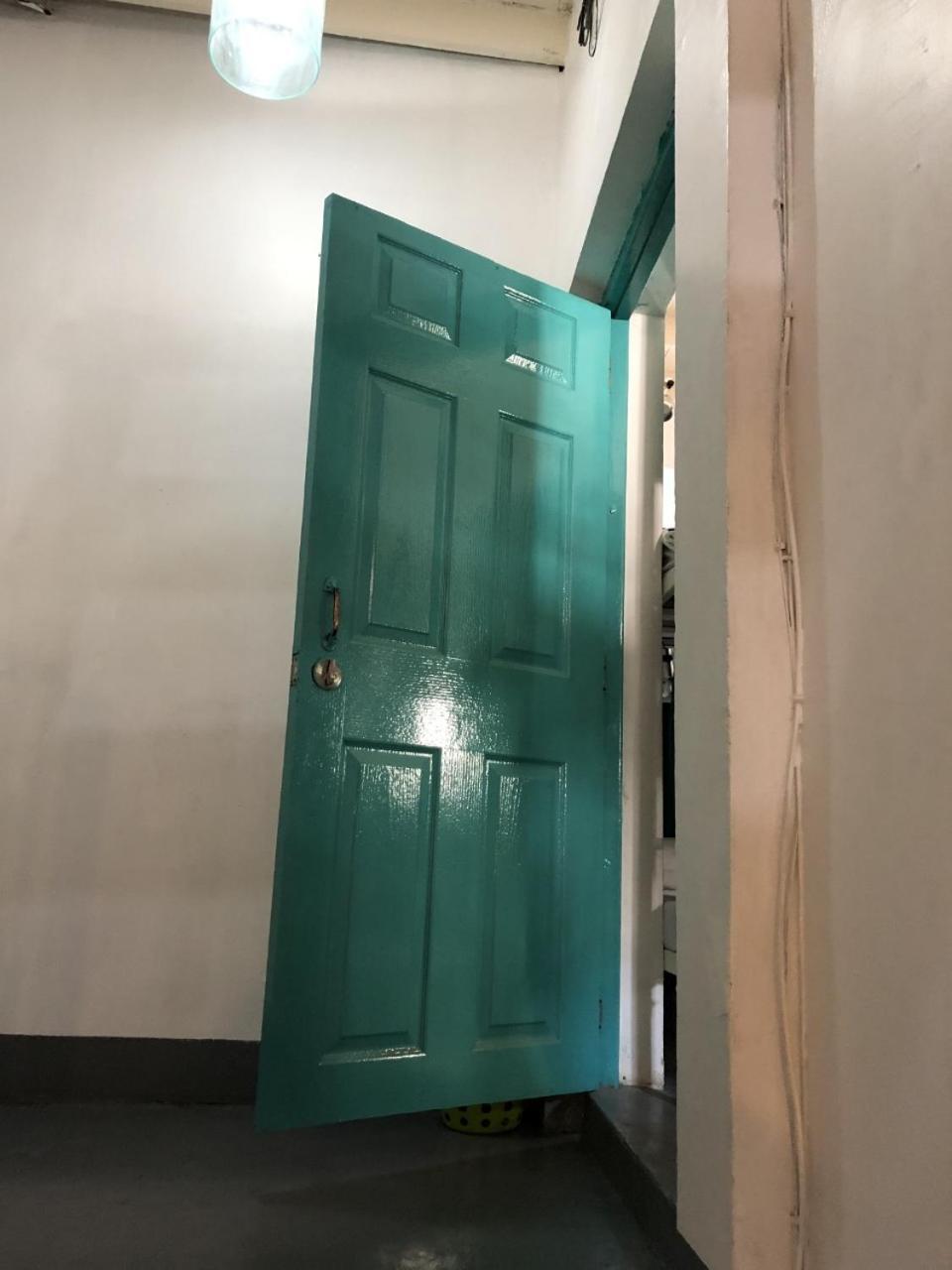 Ploy Hostel Bangkok Exterior foto